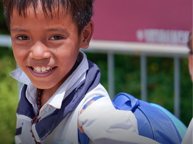 Khoai Chở Trăm Nụ Cười Về Bản Nơi thắp sáng nụ cười em thơ