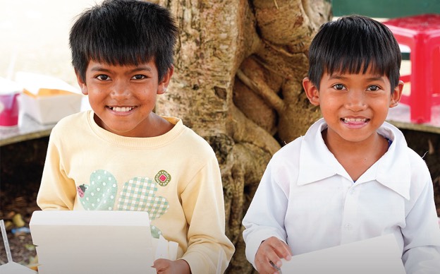 Khoai Chở Trăm Nụ Cười Về Bản Nơi thắp sáng nụ cười em thơ